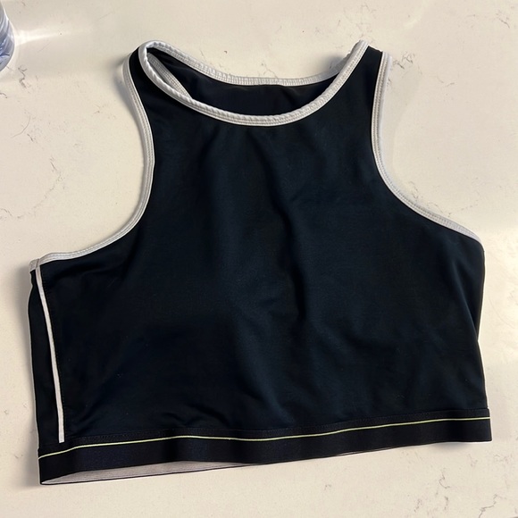 ☘️5/$15 Fabletics black sports bra - Picture 2 of 6